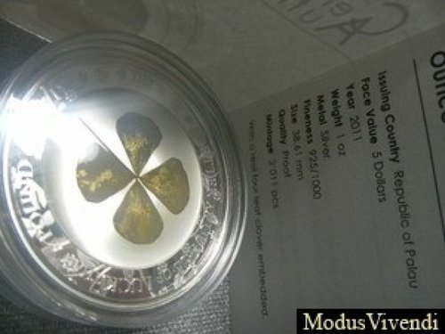 Название монеты: An ounce of luck (Унция Удачи Четырехлепестковый клевер)Better an ounce of luck than a pound of gold (Лучше унция удачи, чем фунт золота) Материал – серебро 999 / настоящий 4-х листный клевер в акриле Качество - Пруф Масса - 25 гр