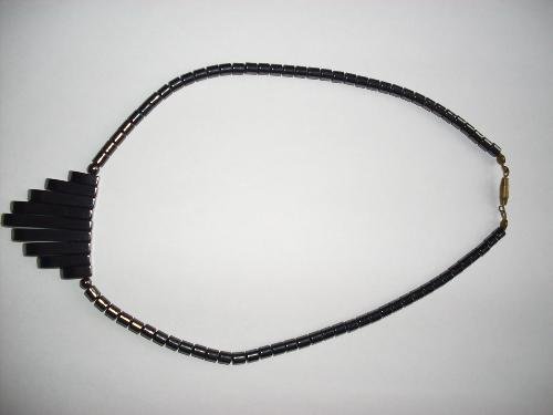 Продаю ожерелье (подвеску) из натурального гематита, не носилось