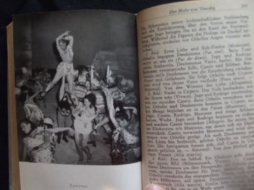 1955 год  Шекспир на сценах театров Германии  Более 1127 страниц   с фотографиями  из театральных постановок Германии (ФРГ)  середины ХХ века  Формат уменьшенный На немецком языке Издано в Германии Книга целая без посторонних штампов