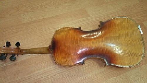 Продаю старинную скрипку Страдивари